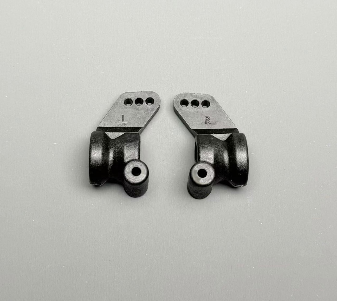 Fan RC B4 Rear Hub Carriers, FR4-005