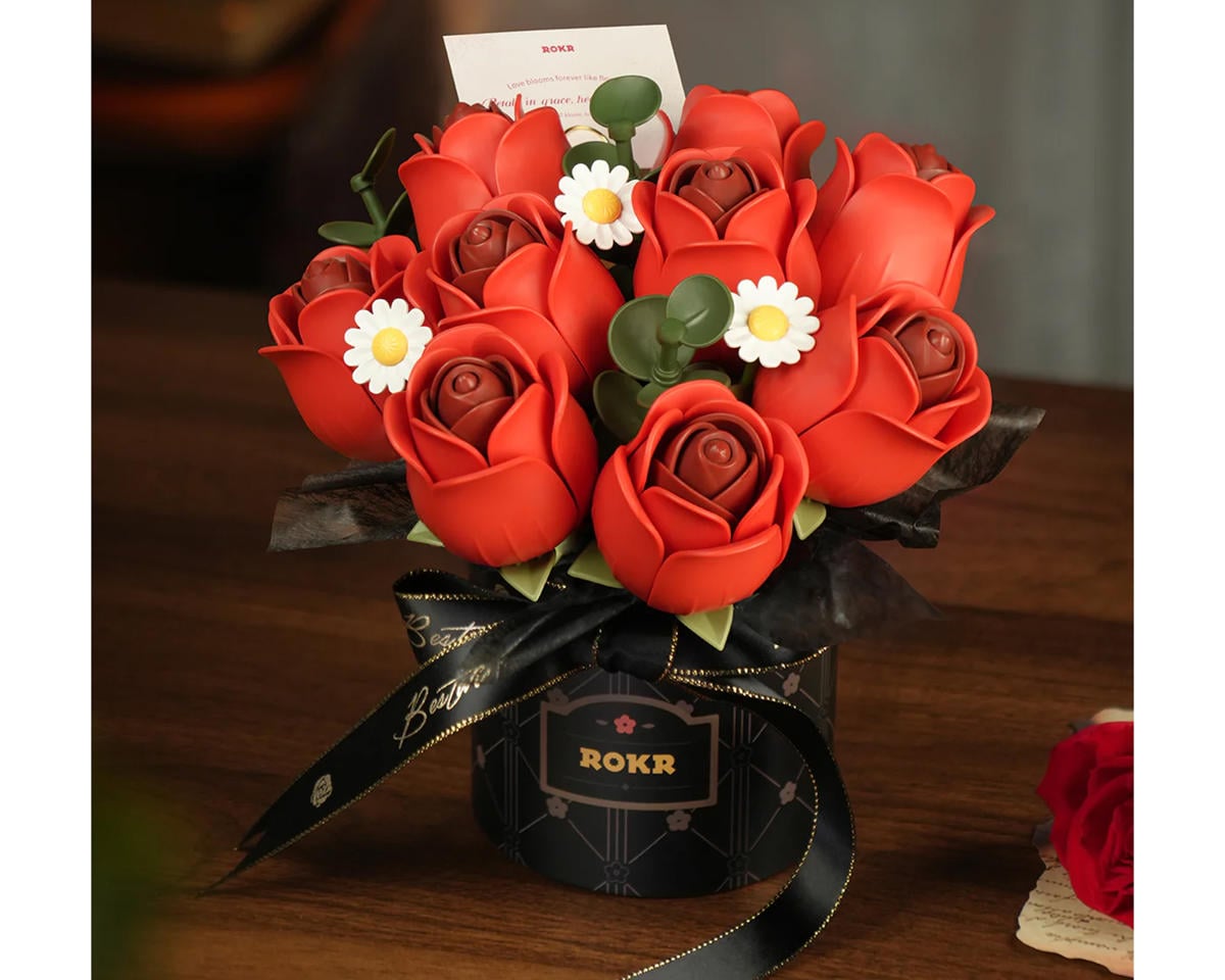 Robotime Red Rose Bouquet DIY Miniature 3D Plastic Model Kit, ROEAF02J