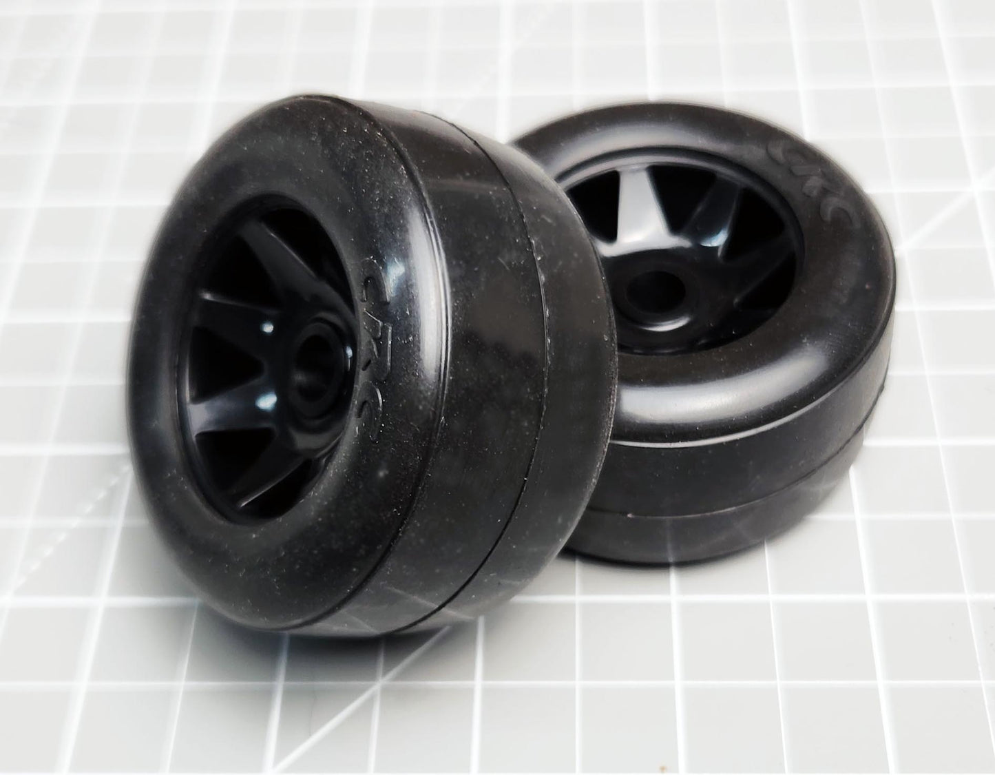 CRC Front GT-R rubber tires, mounted (pr), CRC-23111