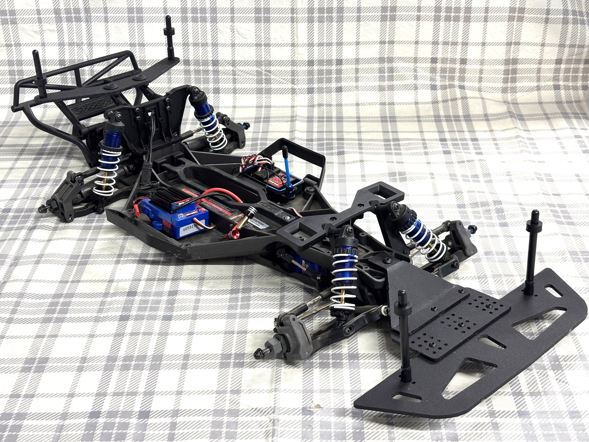 Traxxas Rear Bumper and Mount - TRX5836 for Slash and Ford F-150 Raptor Traxxas Rear Bumper and Mount - TRX5836 for Slash and Ford F-150 Raptor