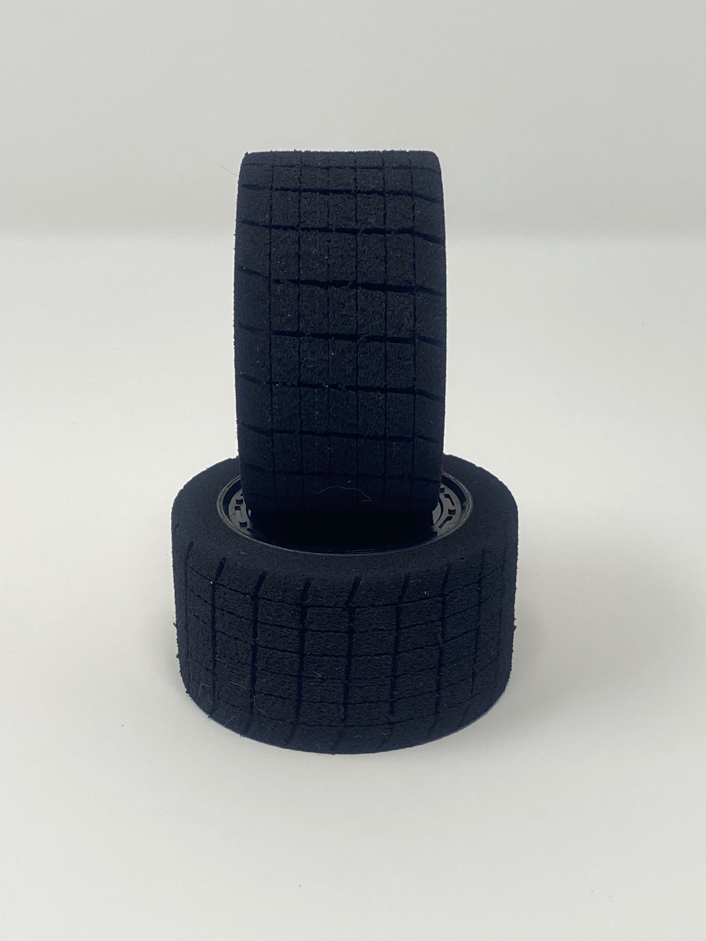 Mark Cuts – BSR Racing Dirt Oval CW/GFRP Rear Foam Tires