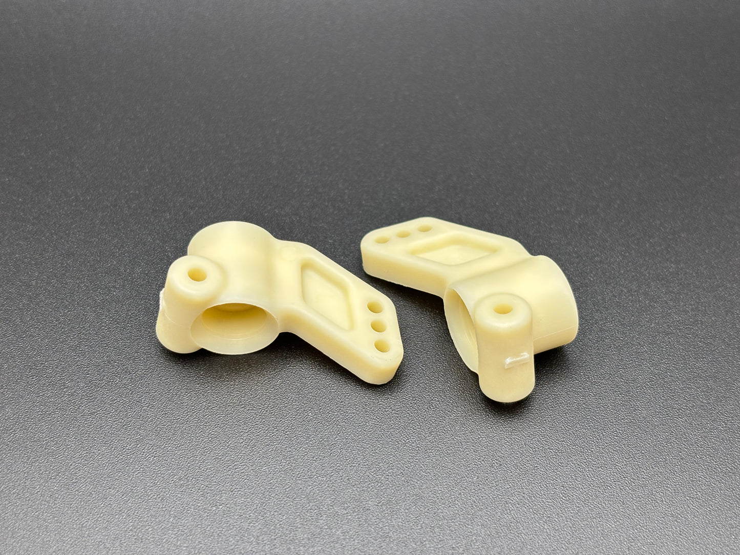 Fan RC B4 Rear Hub Carriers, FR4-005