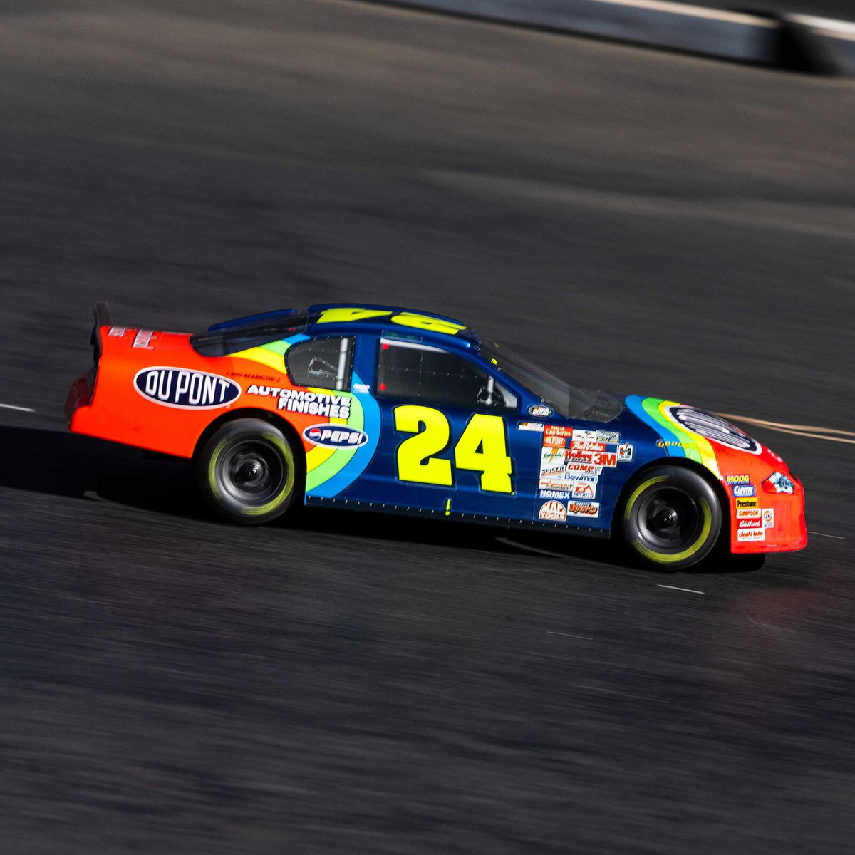 1/12 Losi NASCAR Jeff Gordon No. 24 Dupont Chevrolet Monte Carlo (Battery & Charger Included), LOS1120024