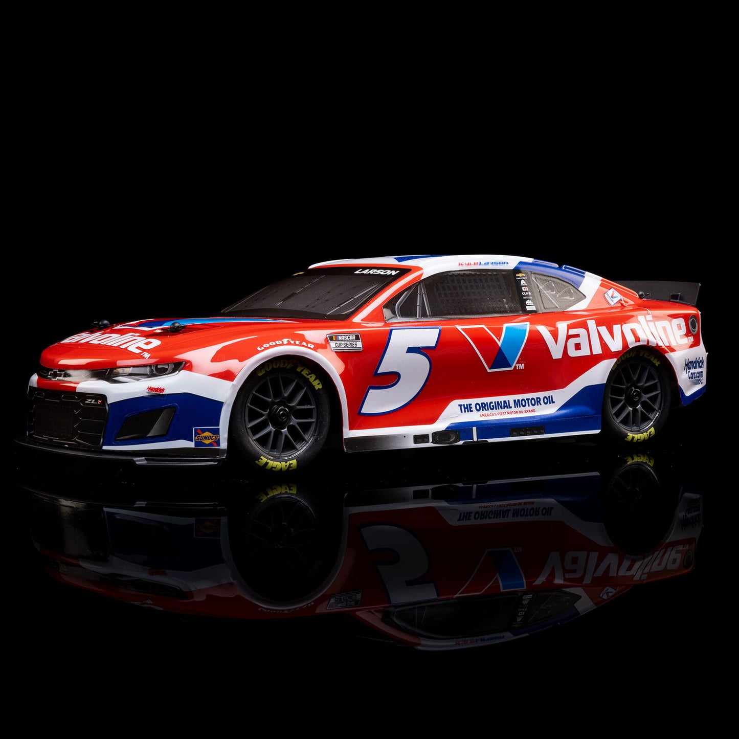 Team Losi 1/12 NASCAR #5 Valvoline 2025 Chevrolet Camaro ZL1 2S AWD RTR On-Road Car - Kyle Larson, LOS1122505