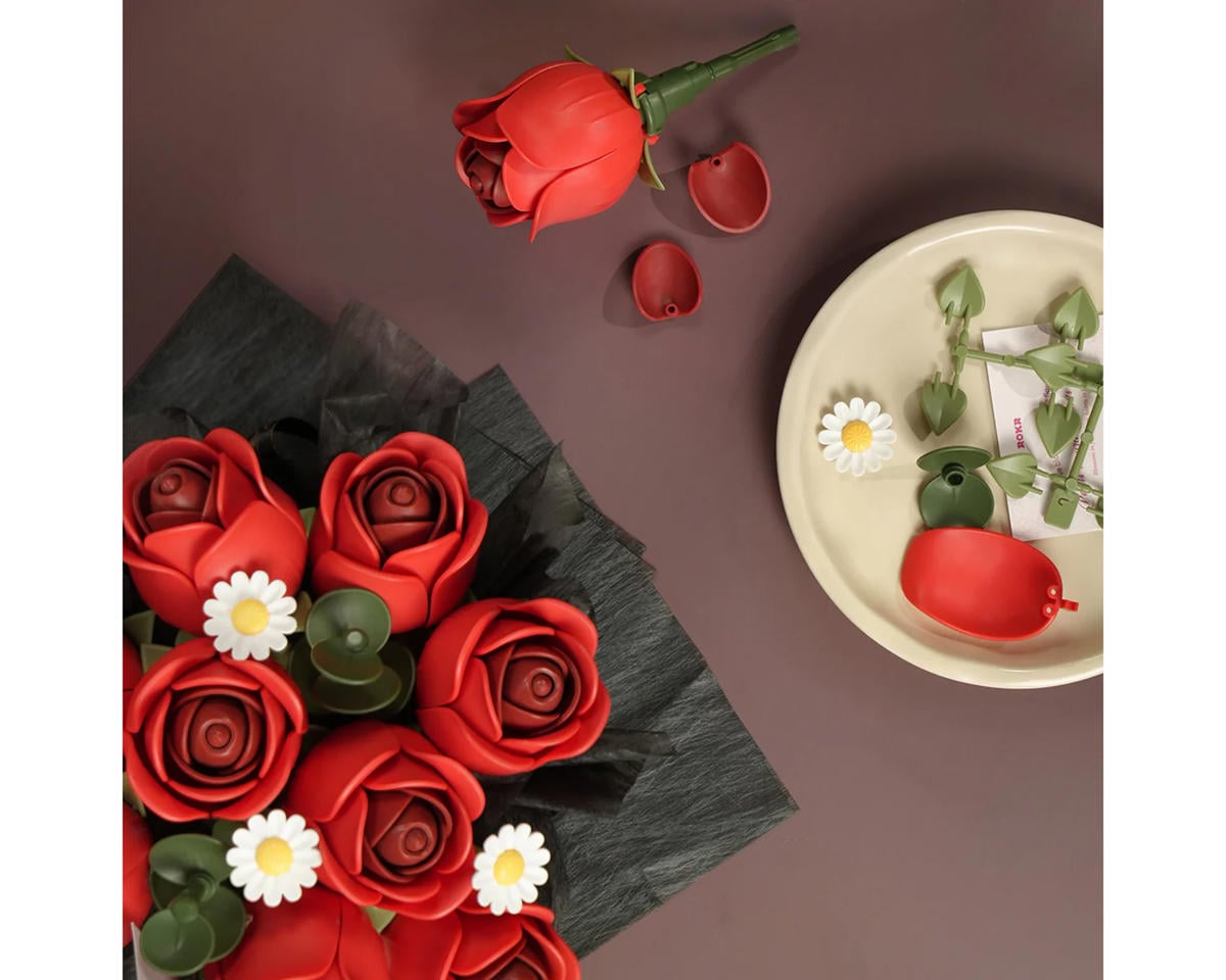 Robotime Red Rose Bouquet DIY Miniature 3D Plastic Model Kit, ROEAF02J