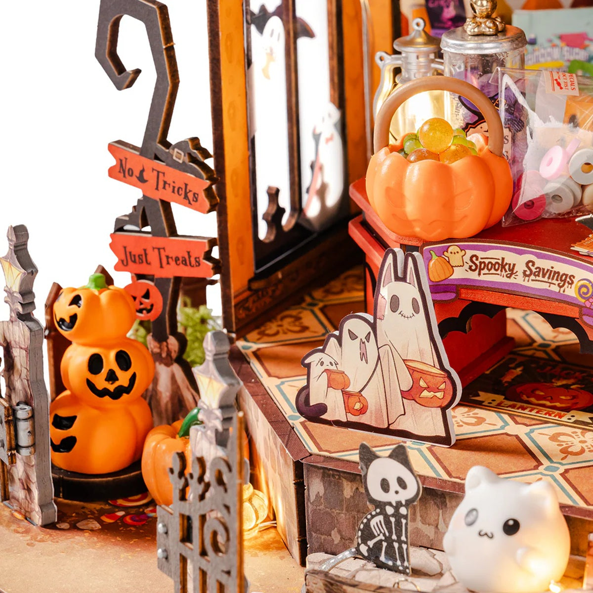 Haunted Candy House DIY Miniature House, ROEDG186
