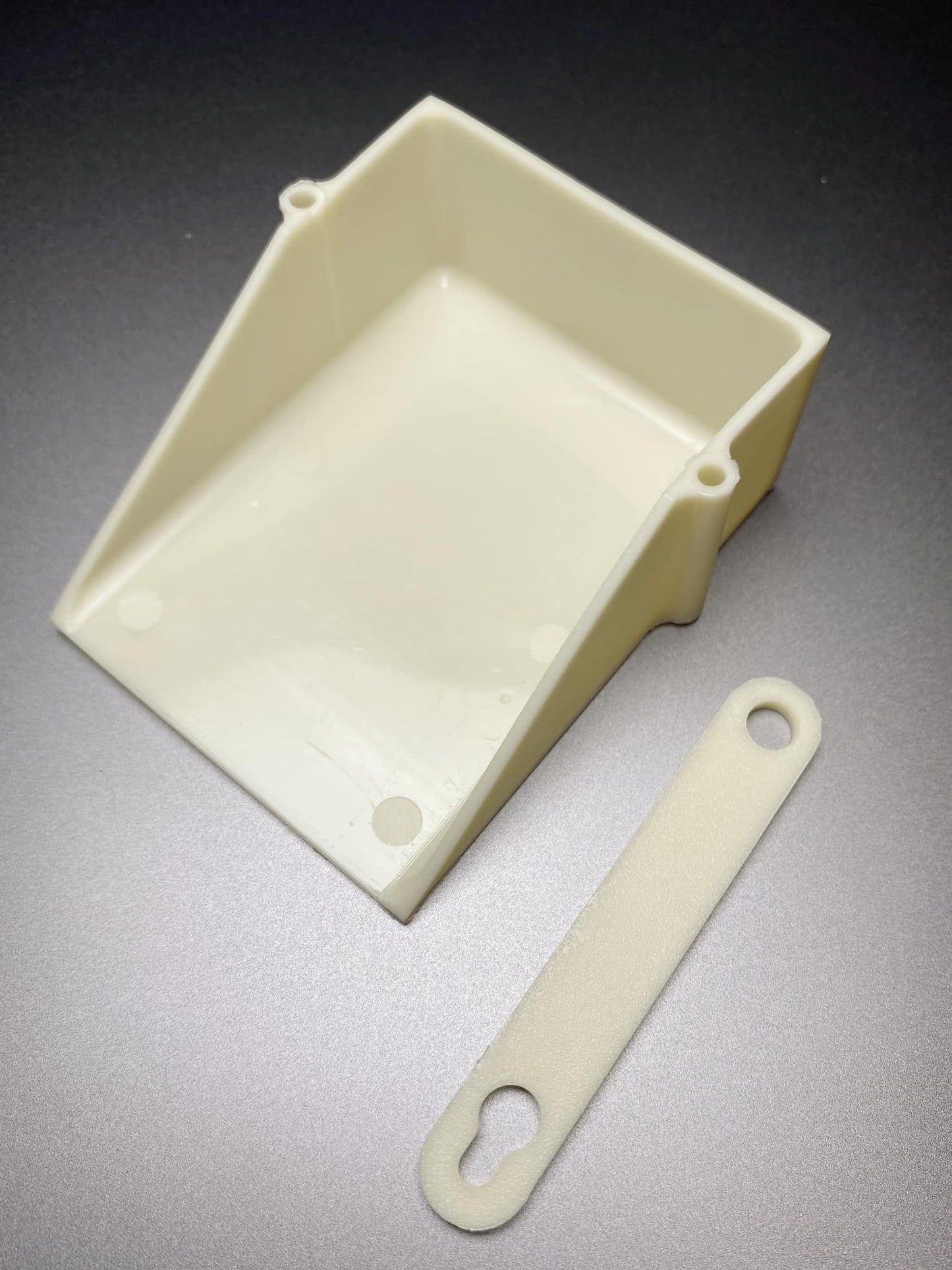 RC10 Battery Cup 