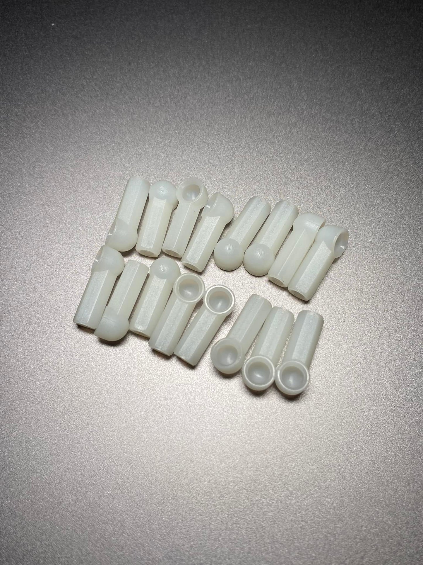 RC10 Ball Cups 10/10T/GT, 16 pcs 