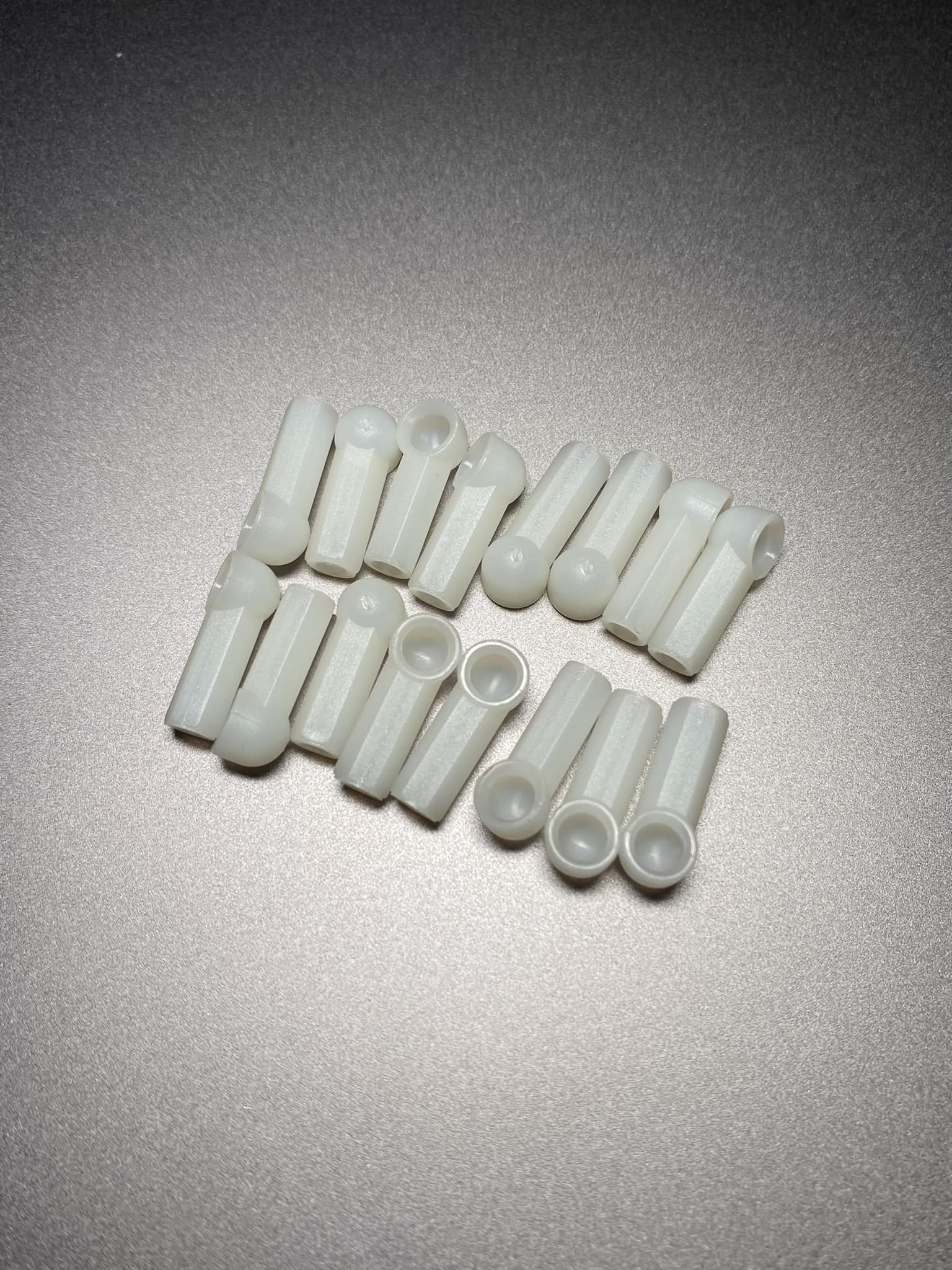 RC10 Ball Cups 10/10T/GT, 16 pcs 
